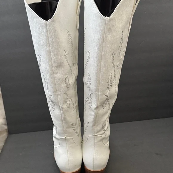 White Embroidered Knee-High Boots - Picture 6 of 9